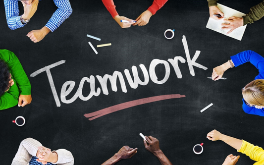 Teamwork là gì? Đặc điểm, vai trò & cách cải thiện kỹ năng teamwork